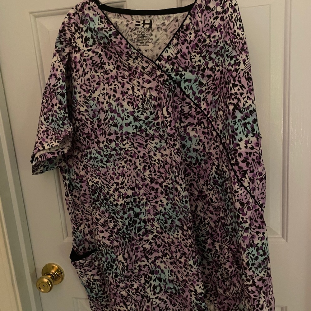 Set of 5 plus scrub tops